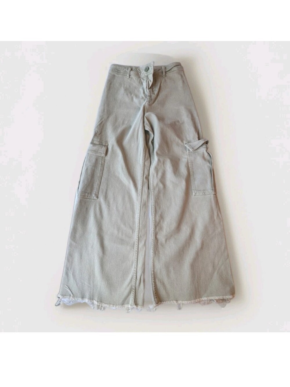 Zara Wide Leg Cargo Jeans with Frayed Hem Size 6 Women's Light Green